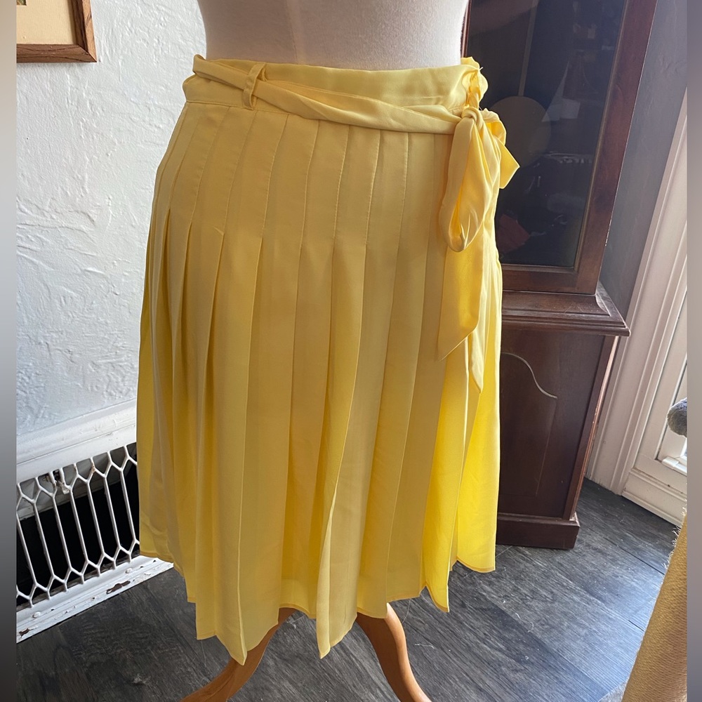 Pleated yellow skirt
